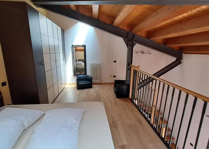 Via Cavour N 138 Interno 16 Daire *